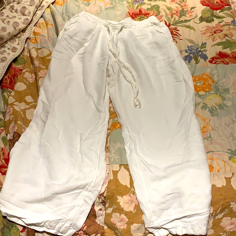 beachy girl flowy white pants